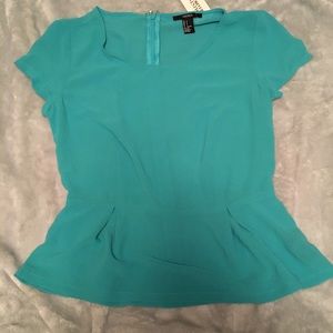 BNWT size small peplum top
